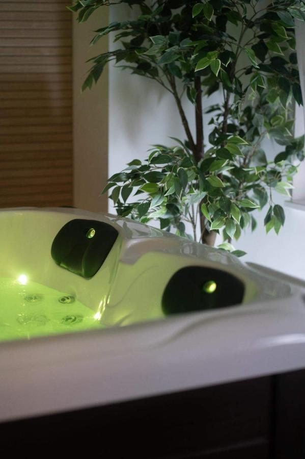 Spa Palawan Prive Avec Jacuzzi Et Sauna Liege Otel Dış mekan fotoğraf